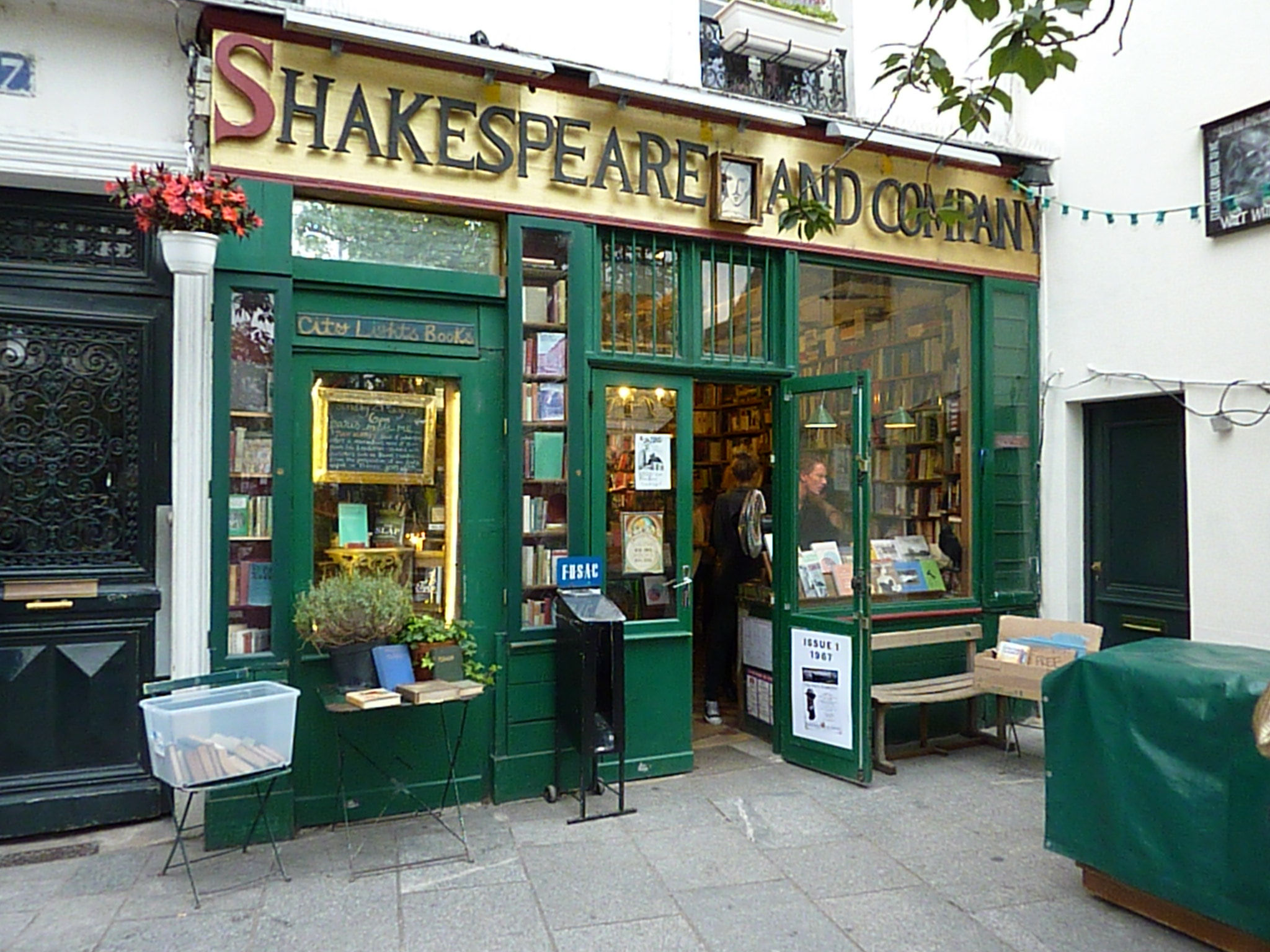 An Evening at Shakespeare and Company « Paris Insights – The Blog