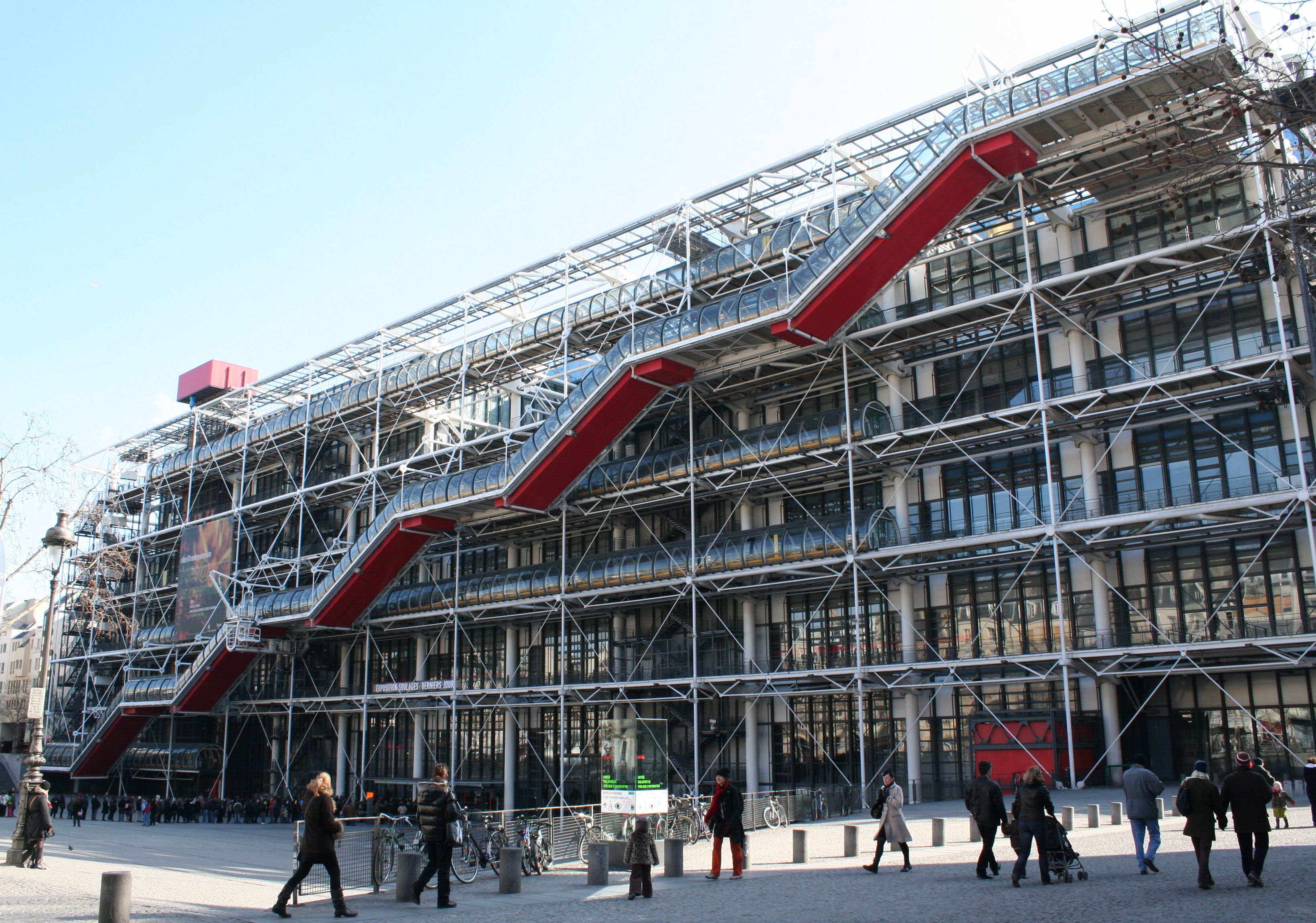 http://blog.parisinsights.com/wp-content/uploads/2012/01/Centre-Beaubourg.jpg